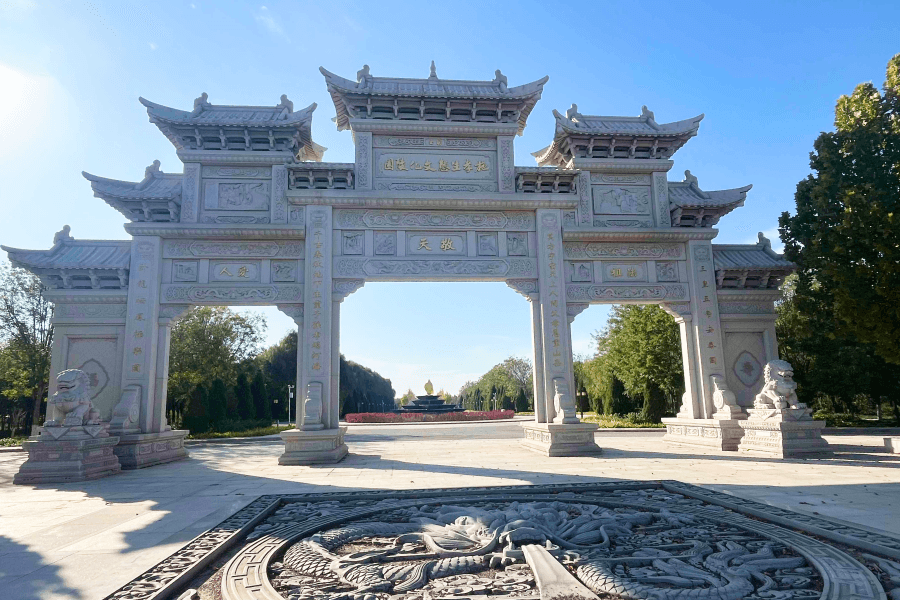 施孝陵园大门图